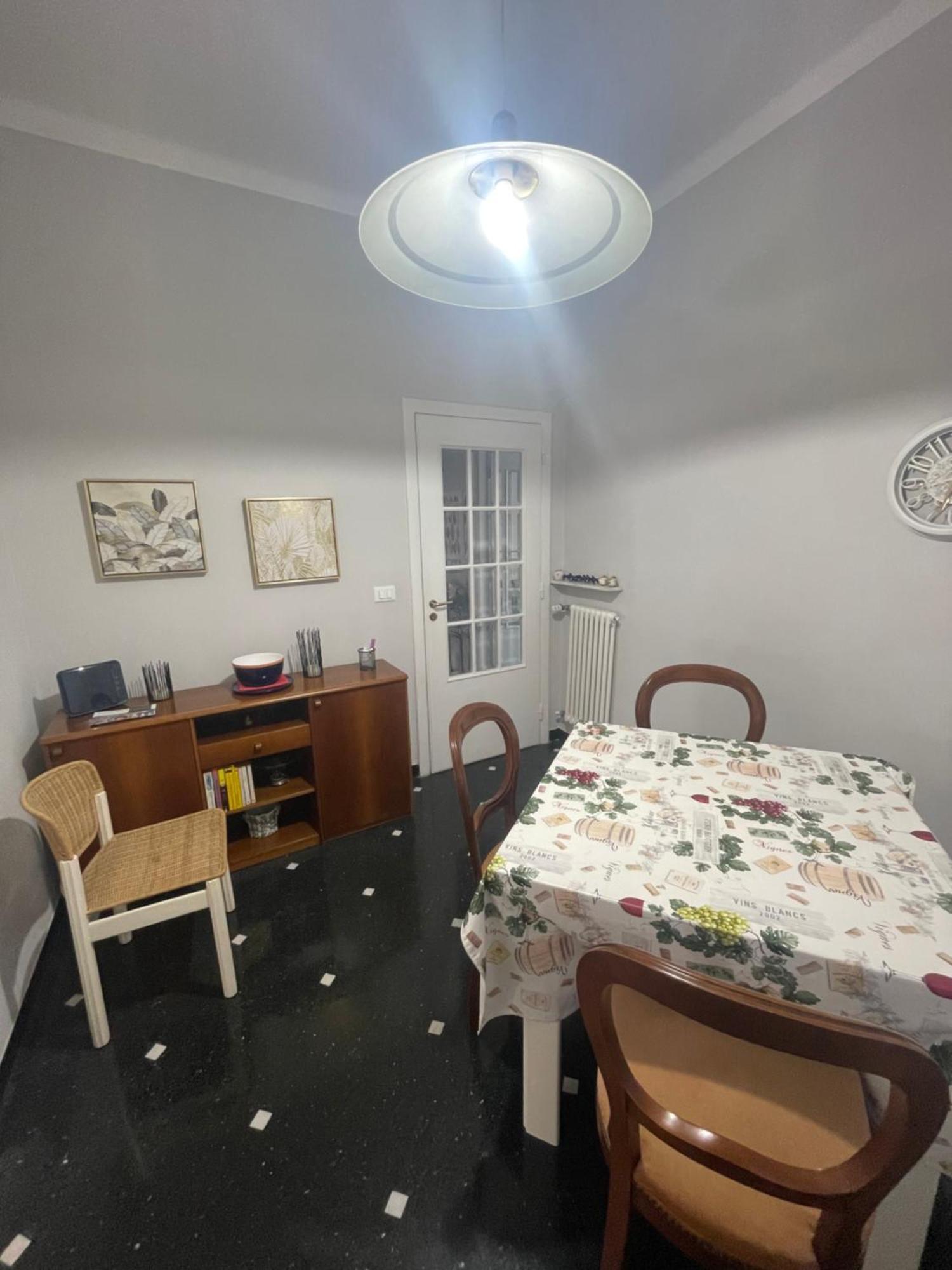 Apartment Casa Di Aldo: Casa Nel Centro Di Nervi. *